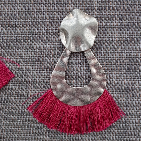 👠💋Huge Red Tassel 💛 Earrings 🎀 - Picture 4 of 8